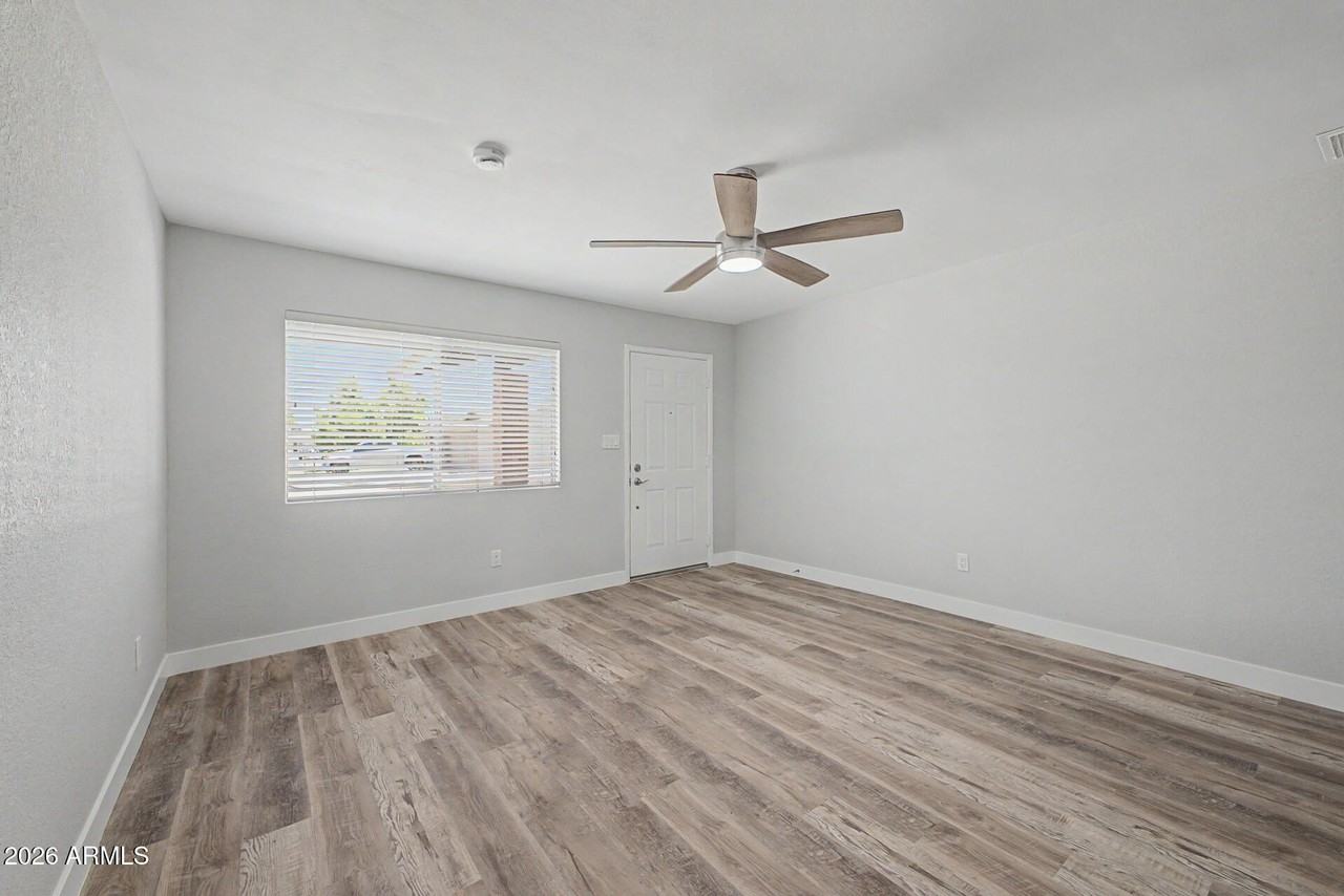 1432 S Oracle - Photo 4 of 36