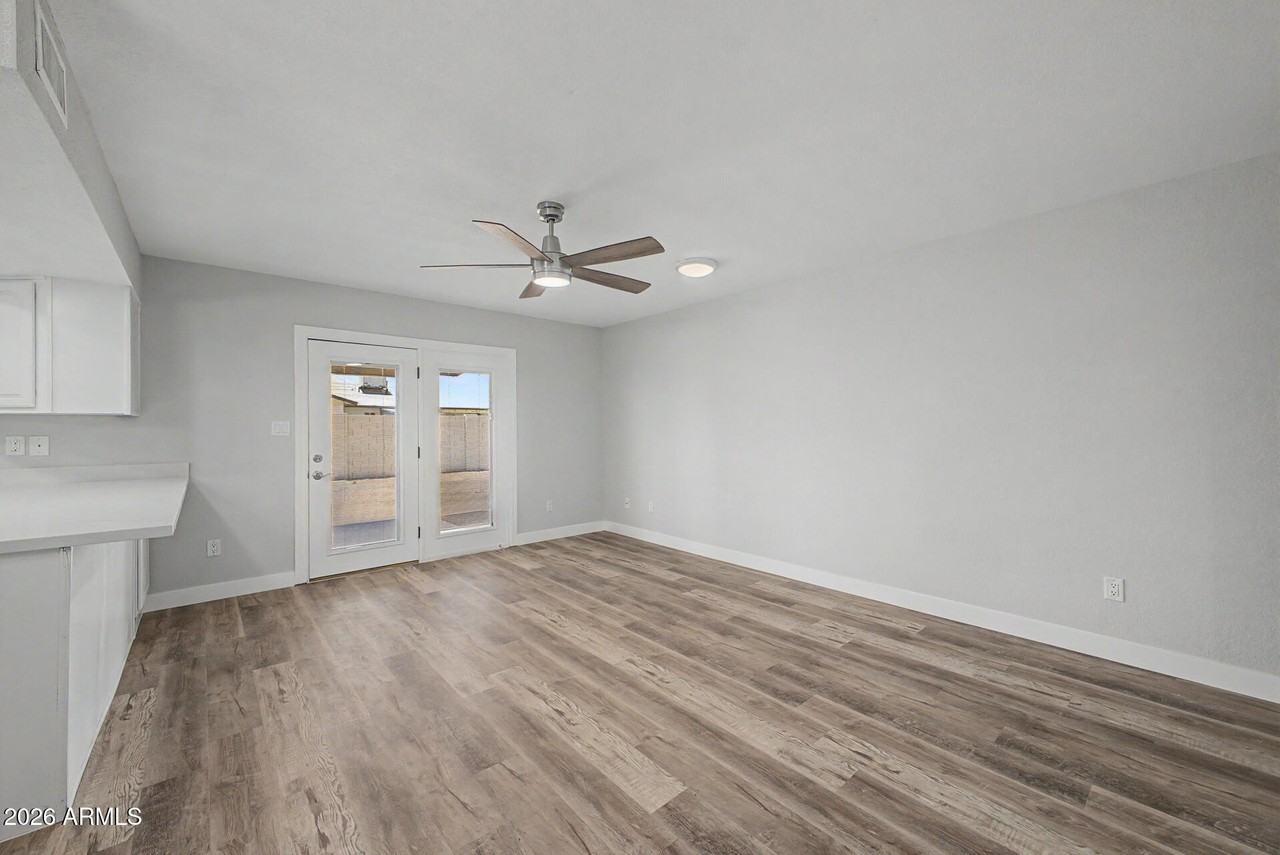1432 S Oracle - Photo 7 of 36