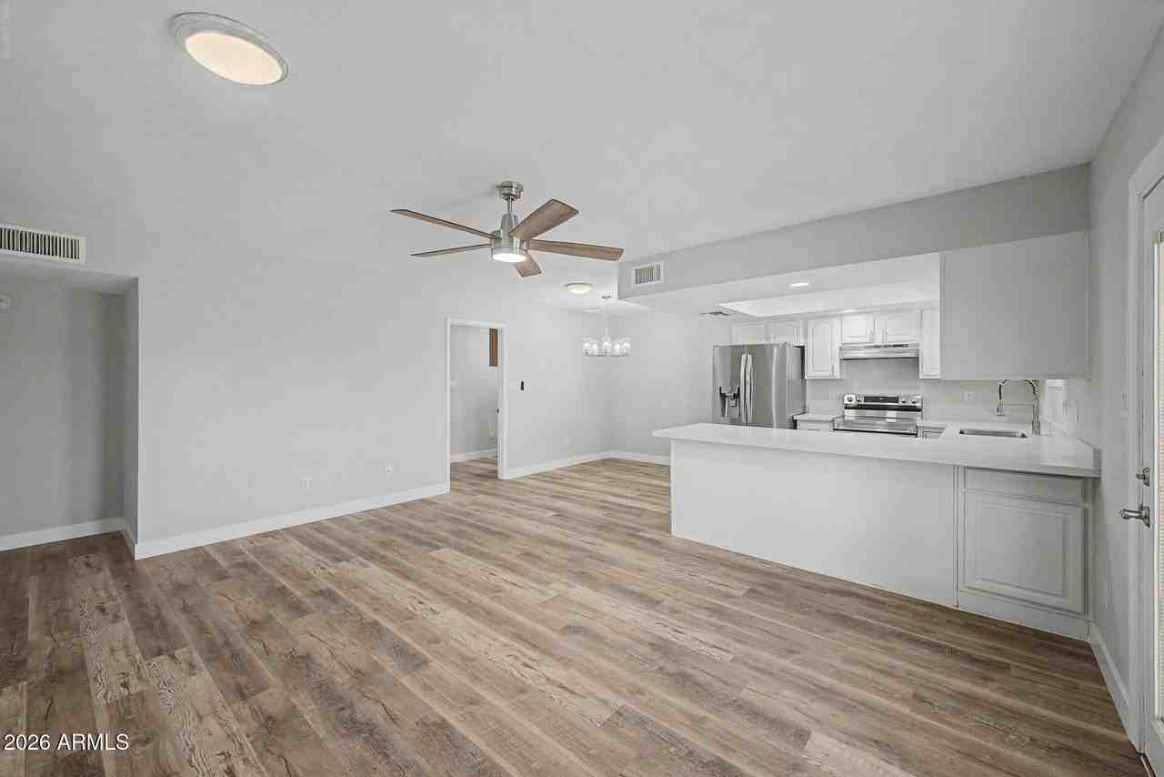 1432 S Oracle - Photo 7 of 35