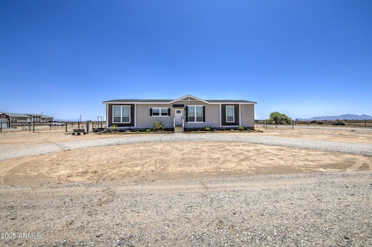 4057 N Solar St - Photo 7 of 50
