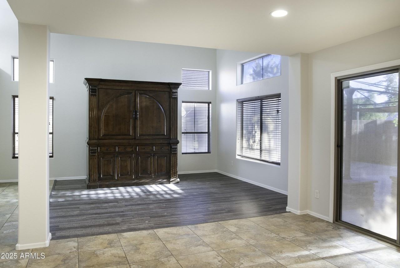 42275 W Calle St - Photo 7 of 25