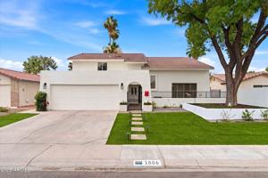 featured image of 1506 E Edgewater Dr