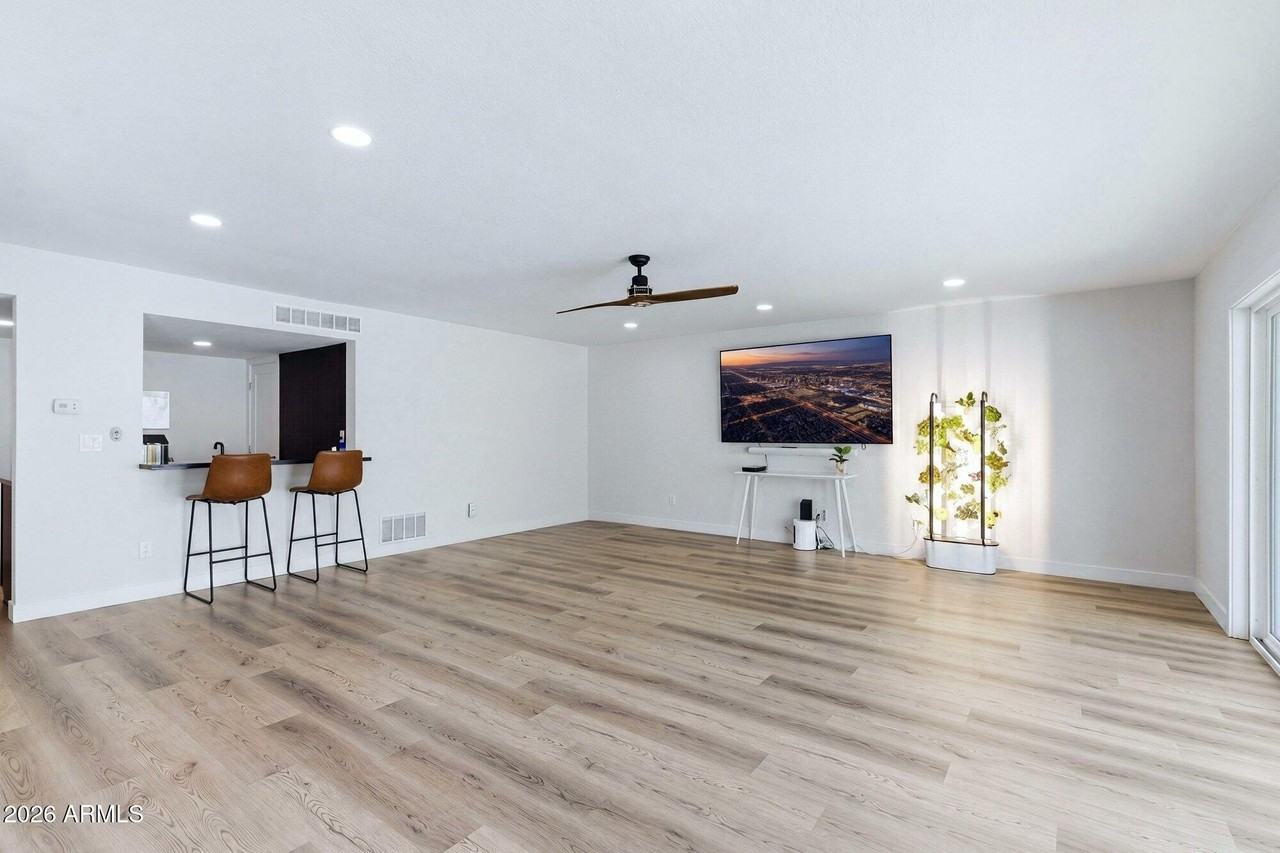 1506 E Edgewater Dr - Photo 5 of 38