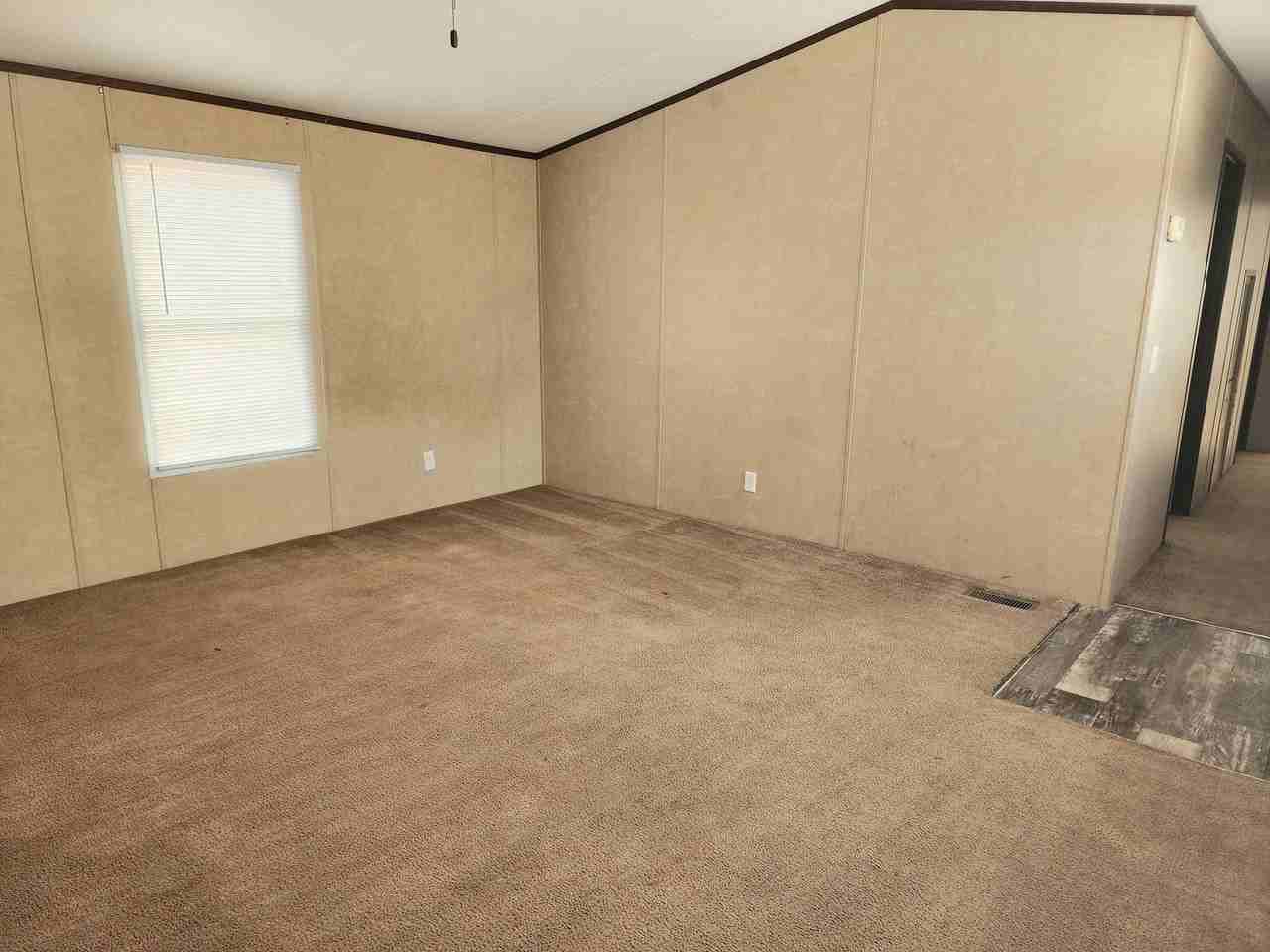 413 N Avenue K - Photo 4 of 26
