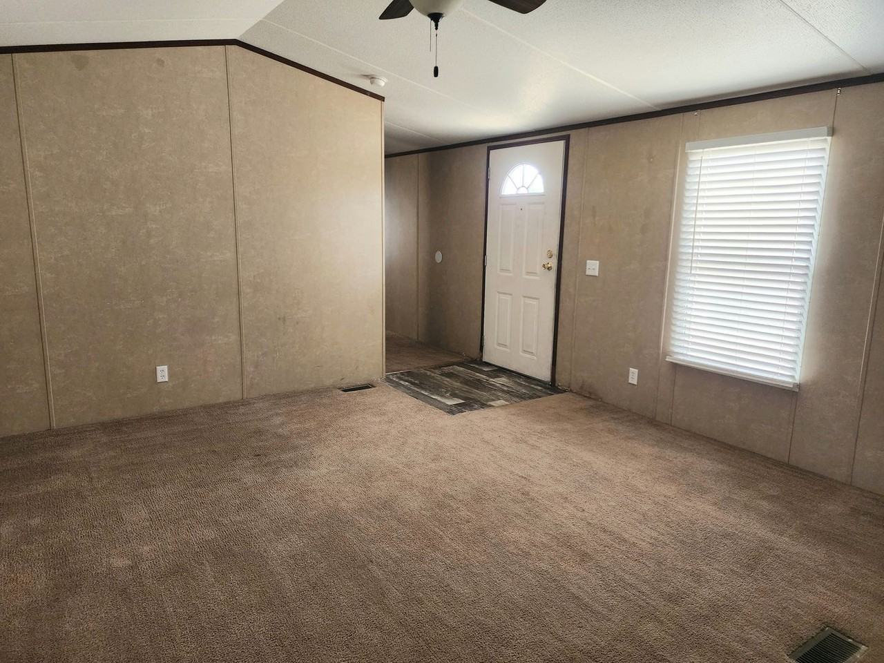 413 N Avenue K - Photo 5 of 26