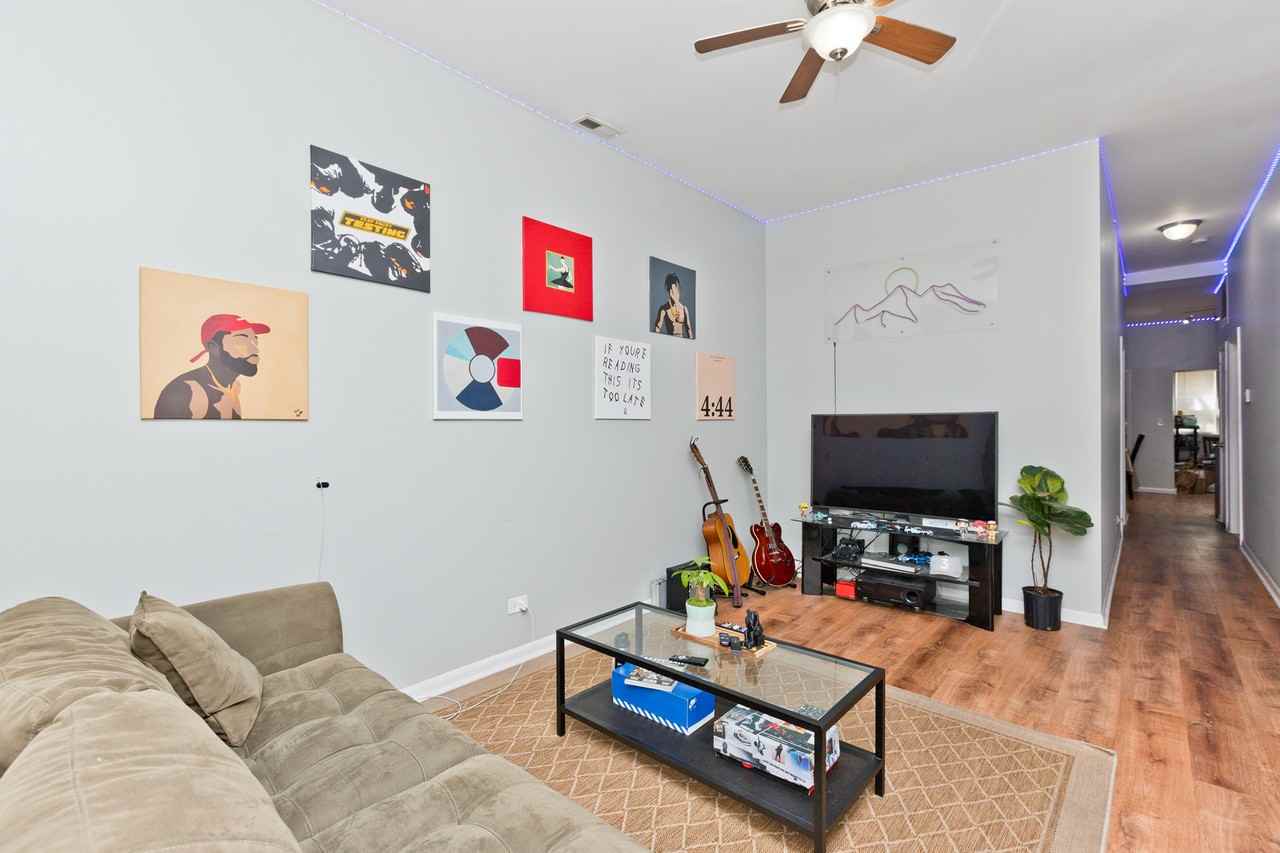 1431 W Flournoy St #1F - Photo 2 of 10