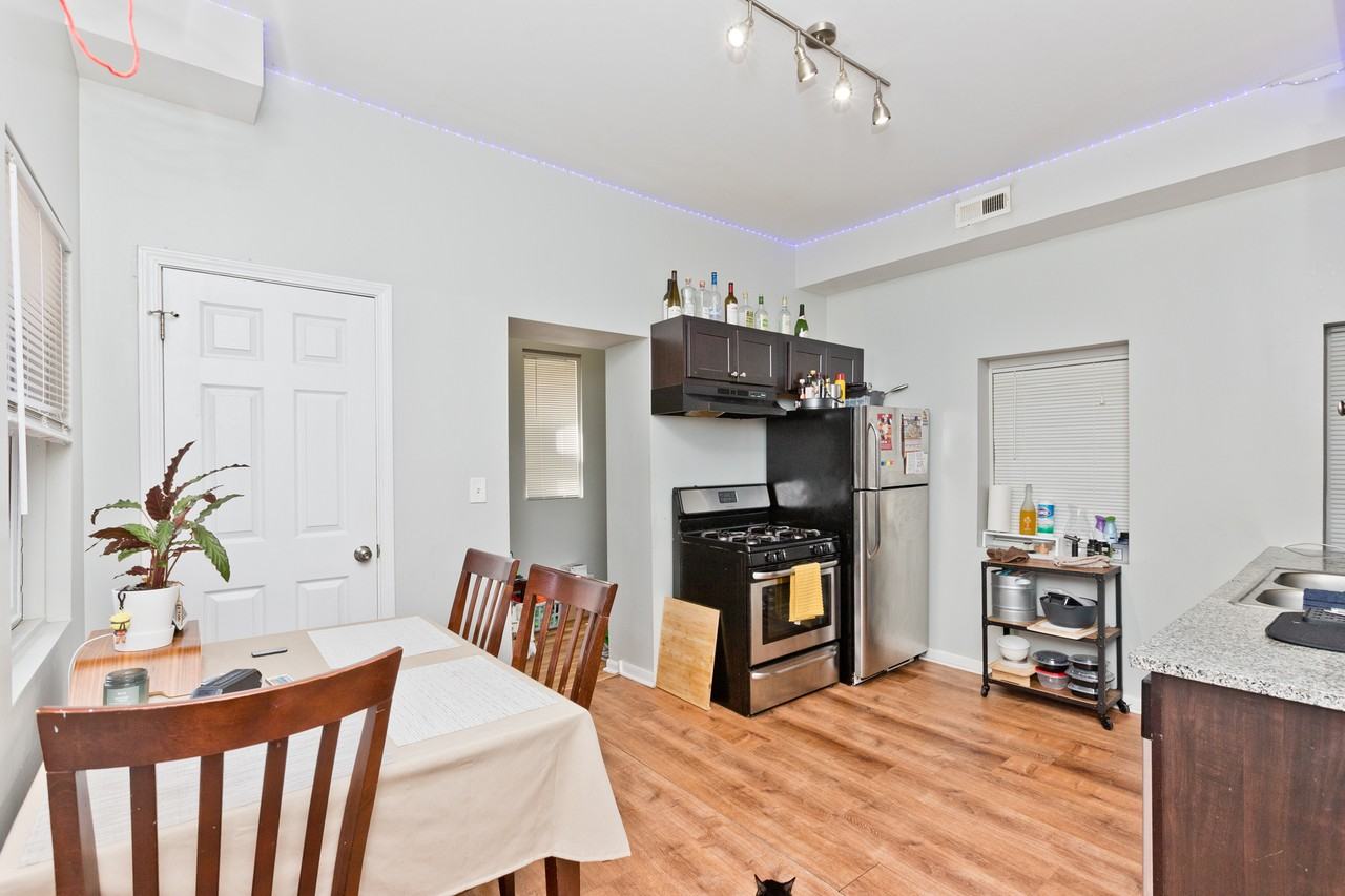 1431 W Flournoy St #1F - Photo 5 of 10