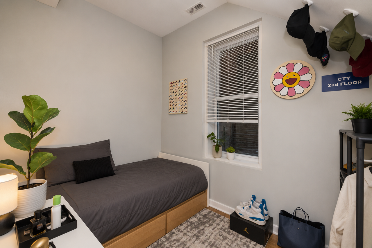 1431 W Flournoy St #1F - Photo 7 of 10