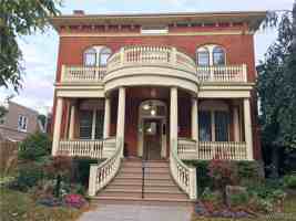 featured image of 455 Franklin St #5