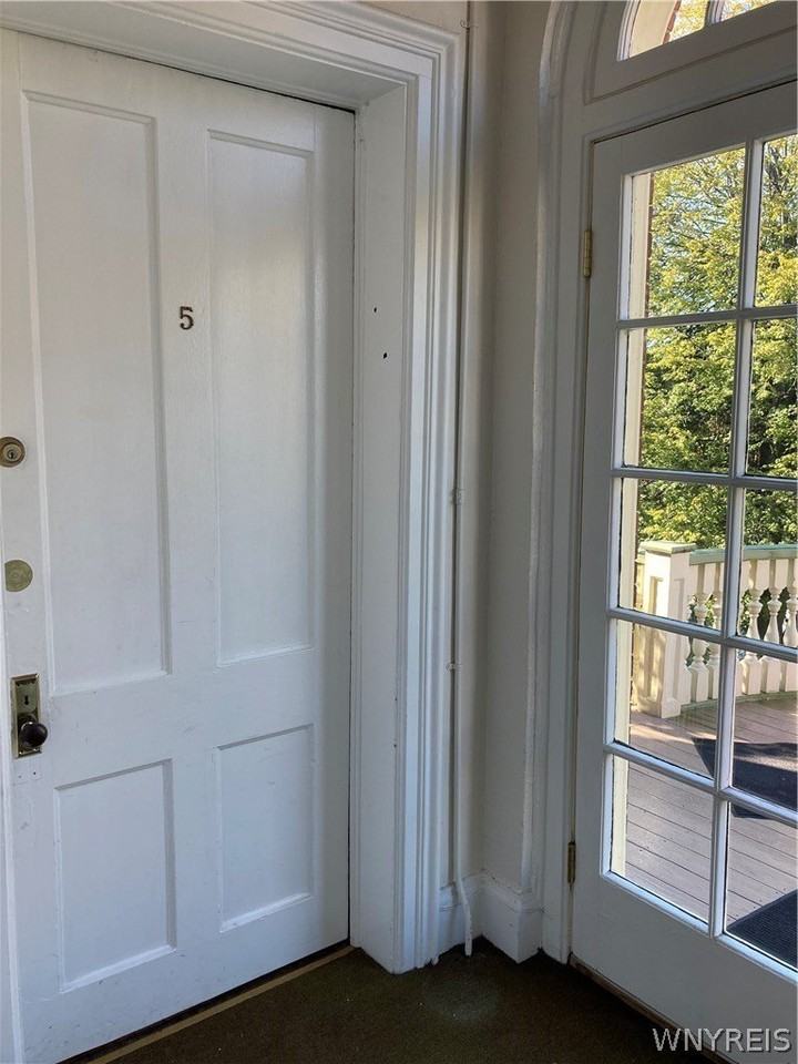 455 Franklin St #5 - Photo 4 of 16