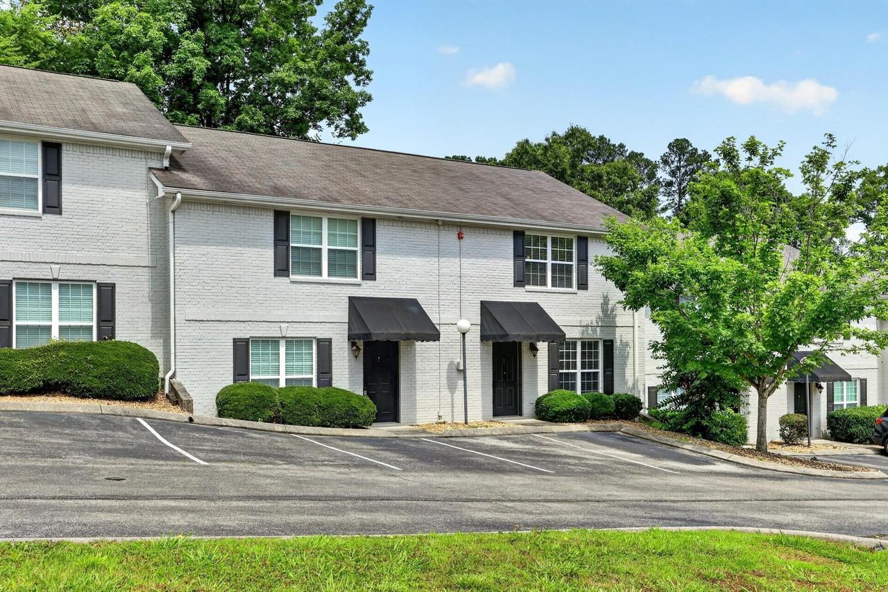 1113 Maple Tree Ln - Photo 2 of 30