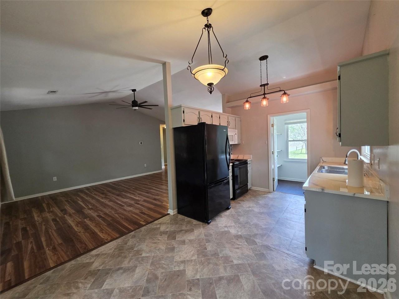 221 Auten Cir - Photo 3 of 21