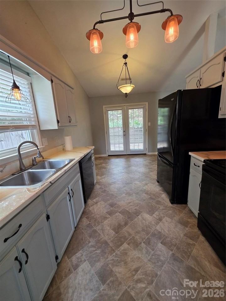 221 Auten Cir - Photo 5 of 21