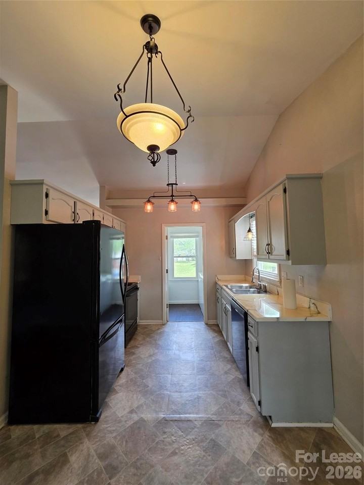 221 Auten Cir - Photo 6 of 21