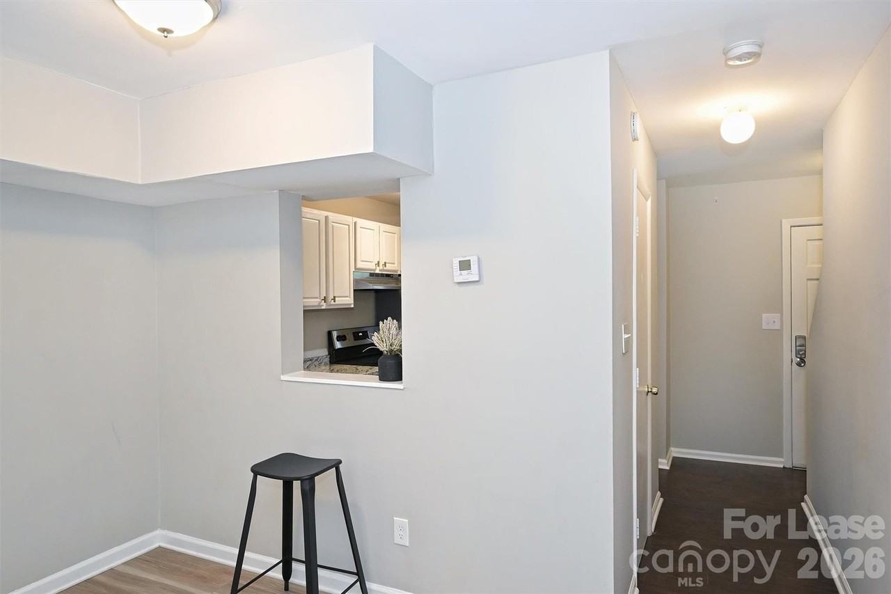 951 Hollywood St - Photo 6 of 38