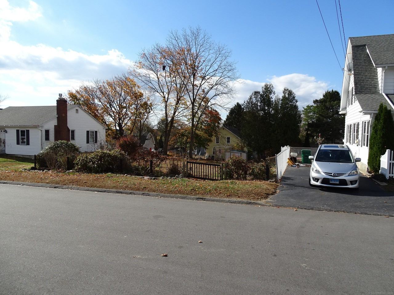 45 Olive St - Photo 3 of 32