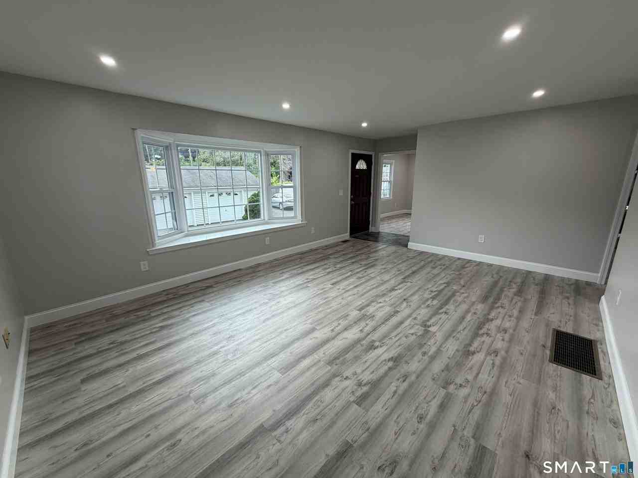 56 Janet Cir #7 - Photo 4 of 28
