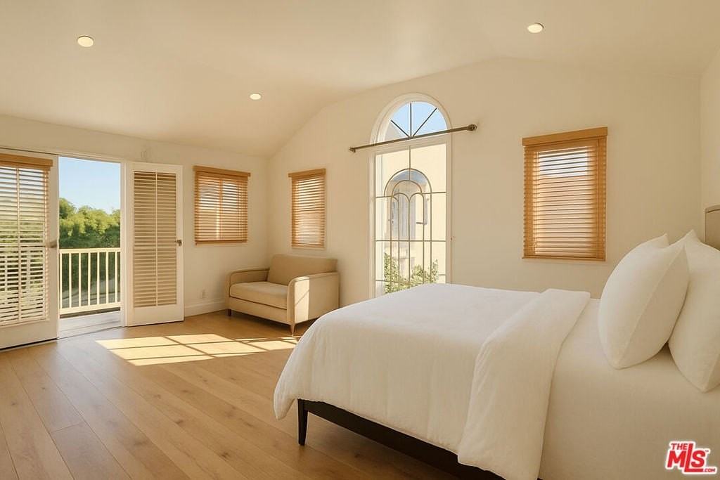 1174 Coldwater Canyon Dr - Photo 3 of 19