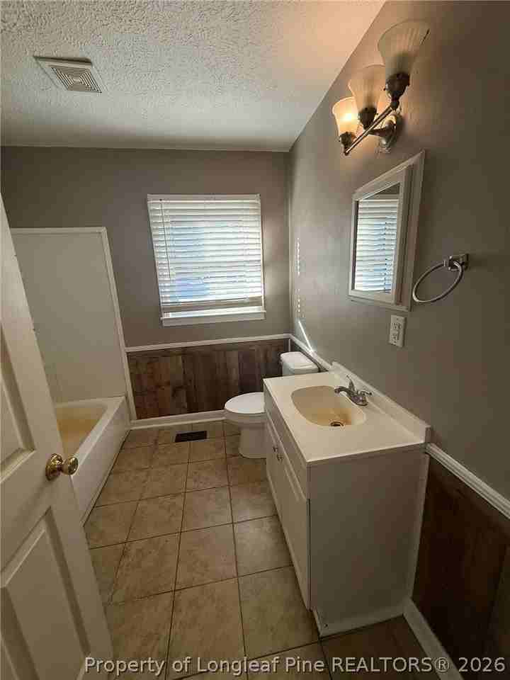 2223 Carbine St - Photo 6 of 11
