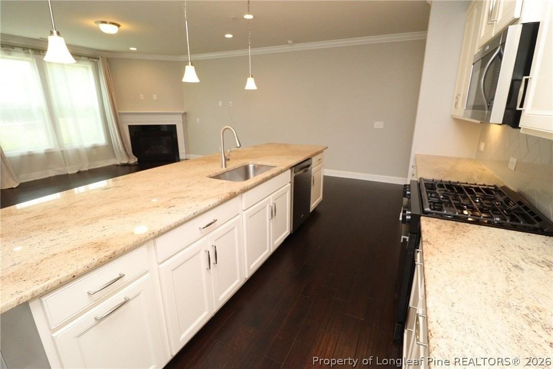 410 Boscawen Ln - Photo 7 of 42