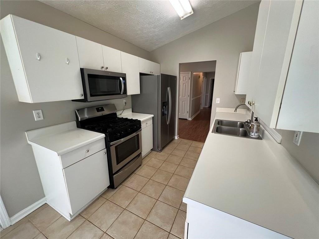 3770 Oak Park Dr - Photo 4 of 19