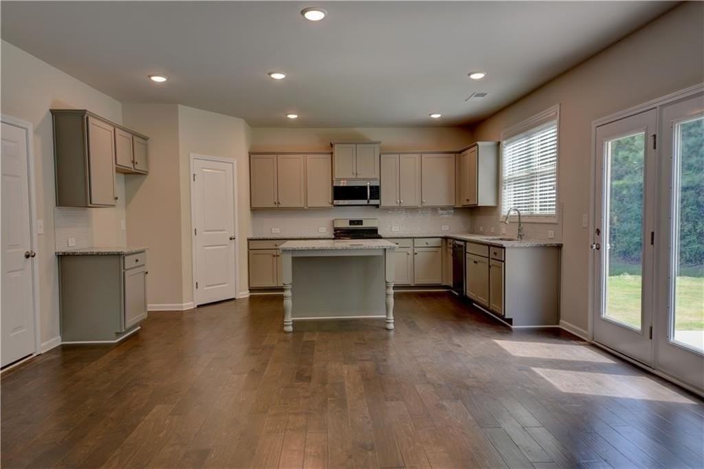 2967 Cove View Ct - Photo 4 of 20