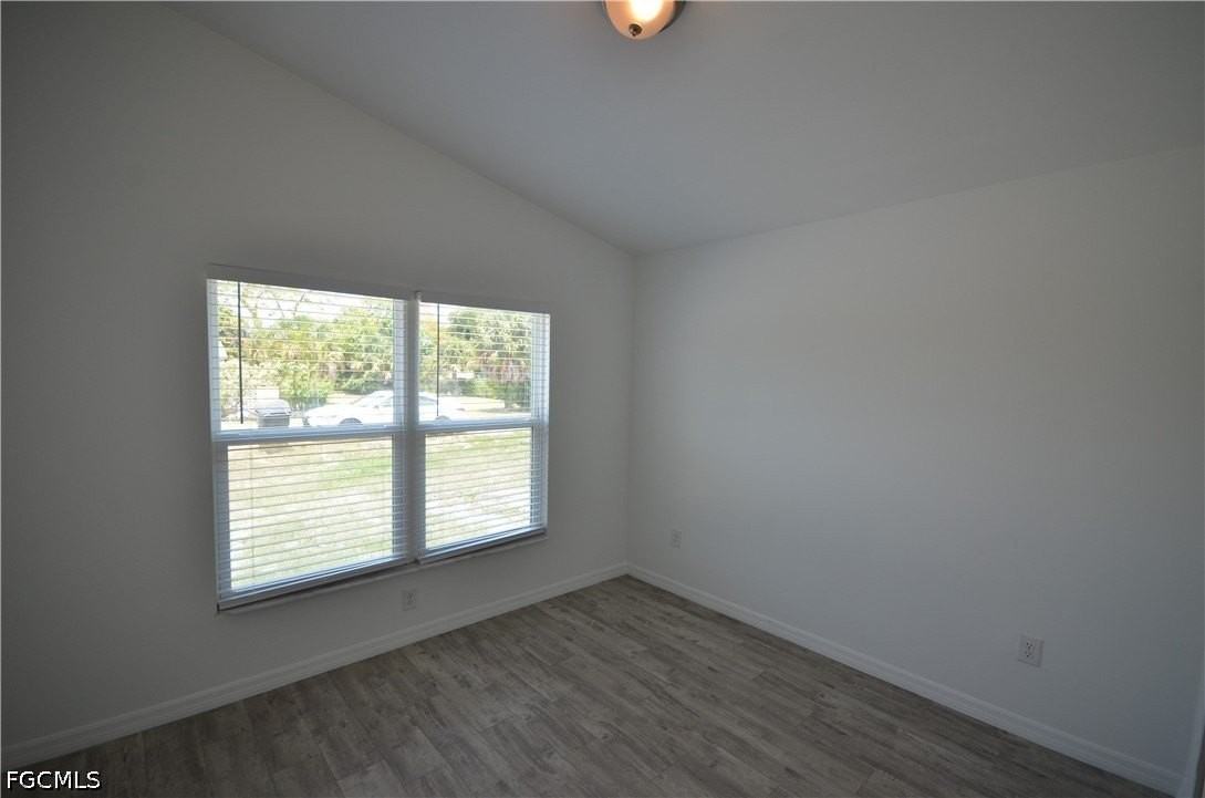2225 Carver Ave - Photo 4 of 12