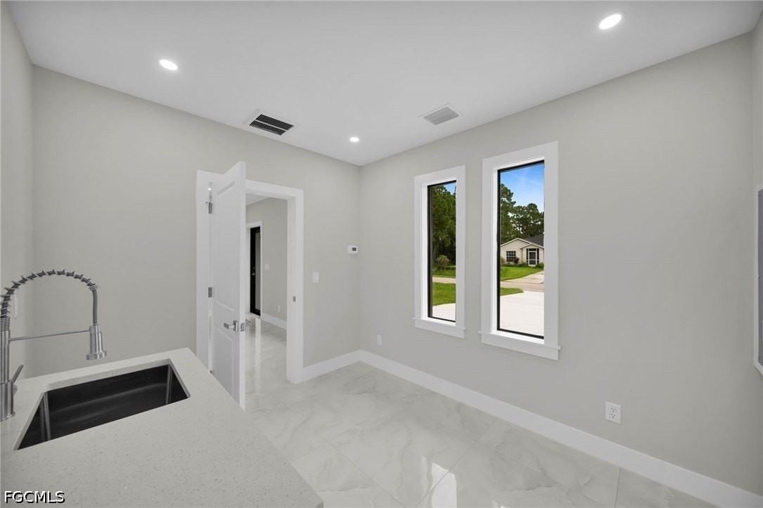 462 Lampion Ave S - Photo 5 of 10