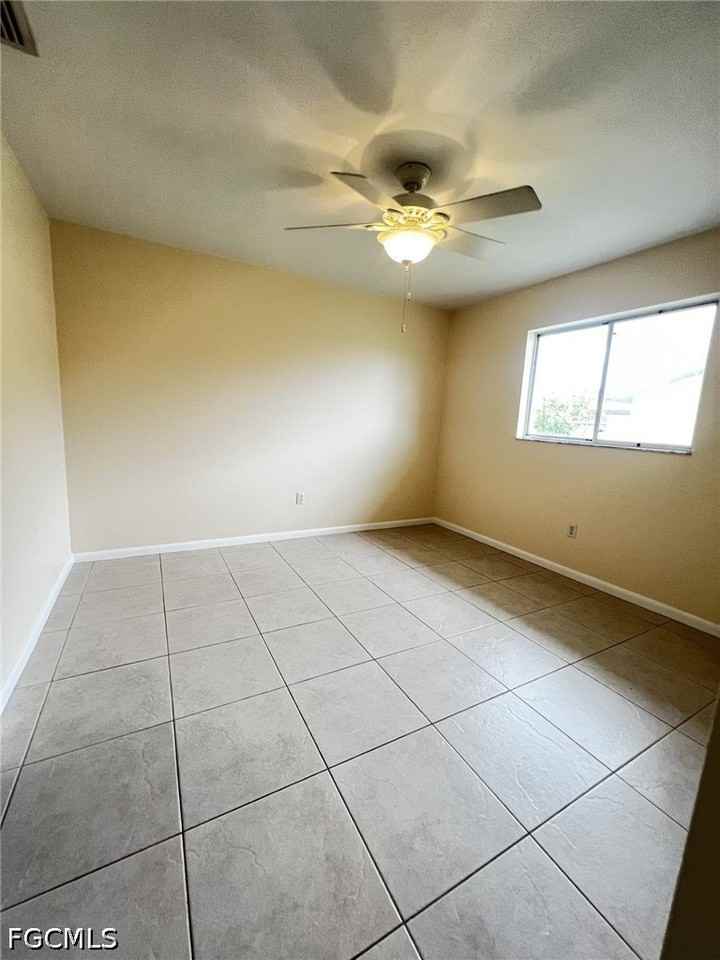 609 Se 23rd Pl #1 - Photo 4 of 11