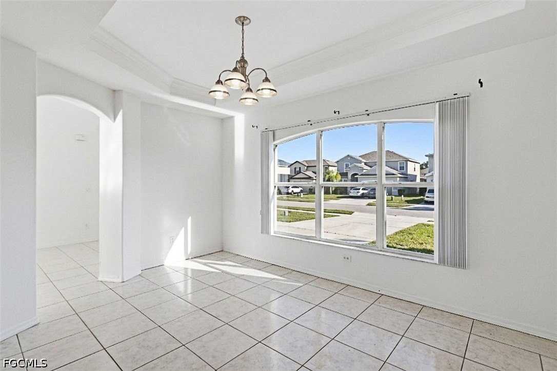 1403 Curtis Ave S - Photo 4 of 31