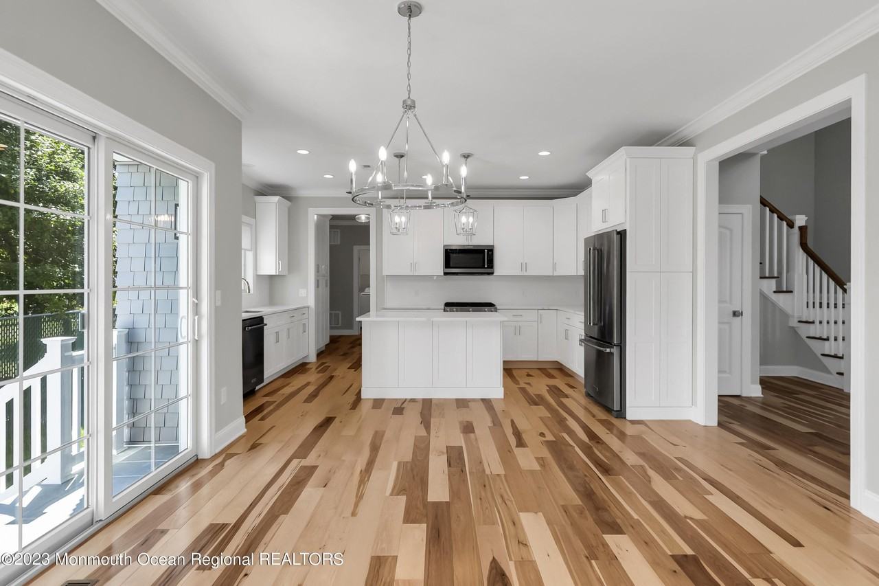 402 6th Ave - Photo 3 of 40