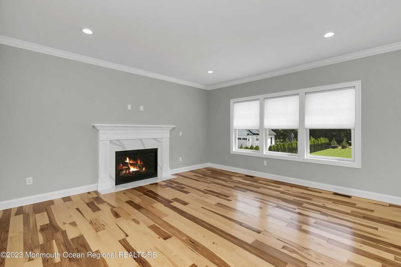 402 6th Ave - Photo 4 of 40