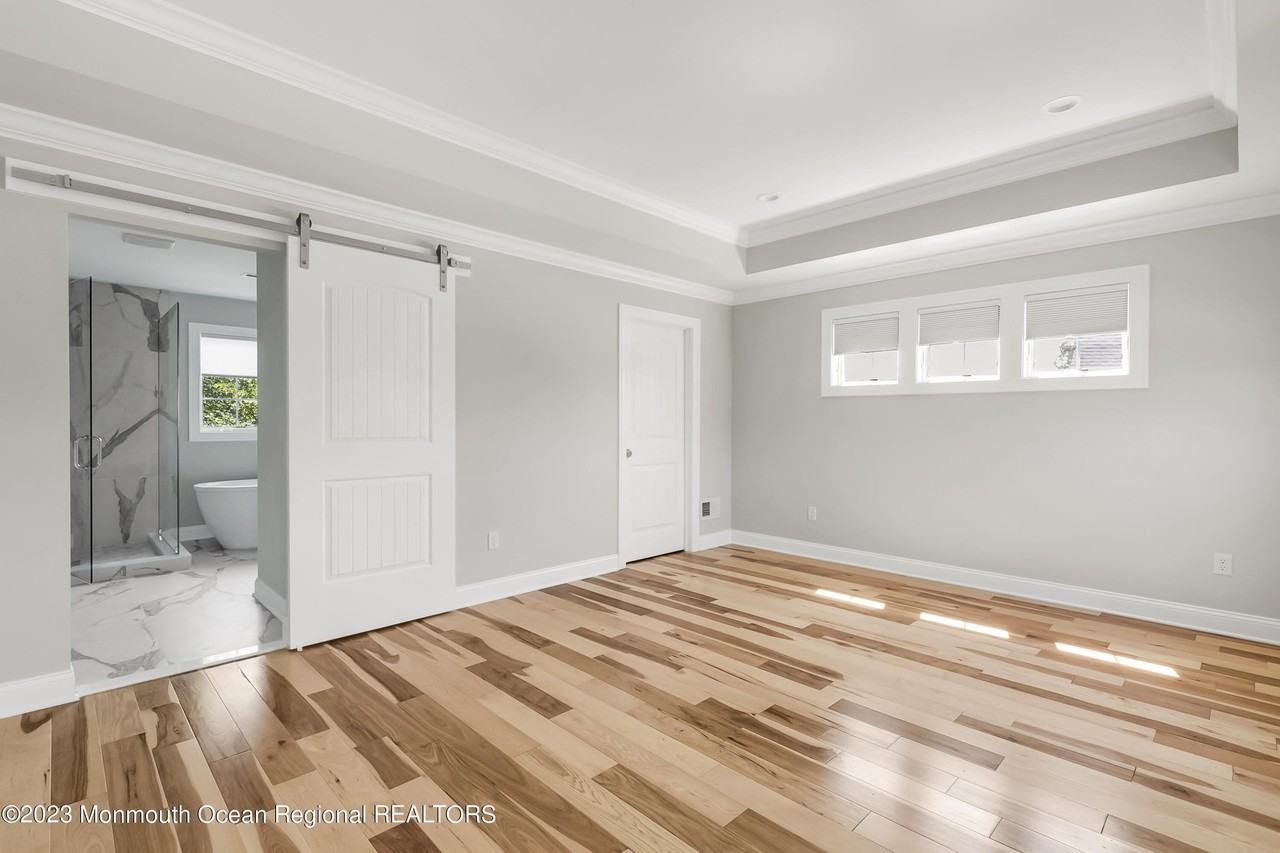 402 6th Ave - Photo 6 of 40