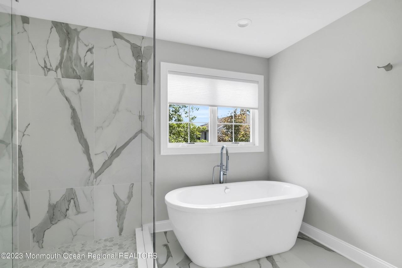 402 6th Ave - Photo 7 of 40