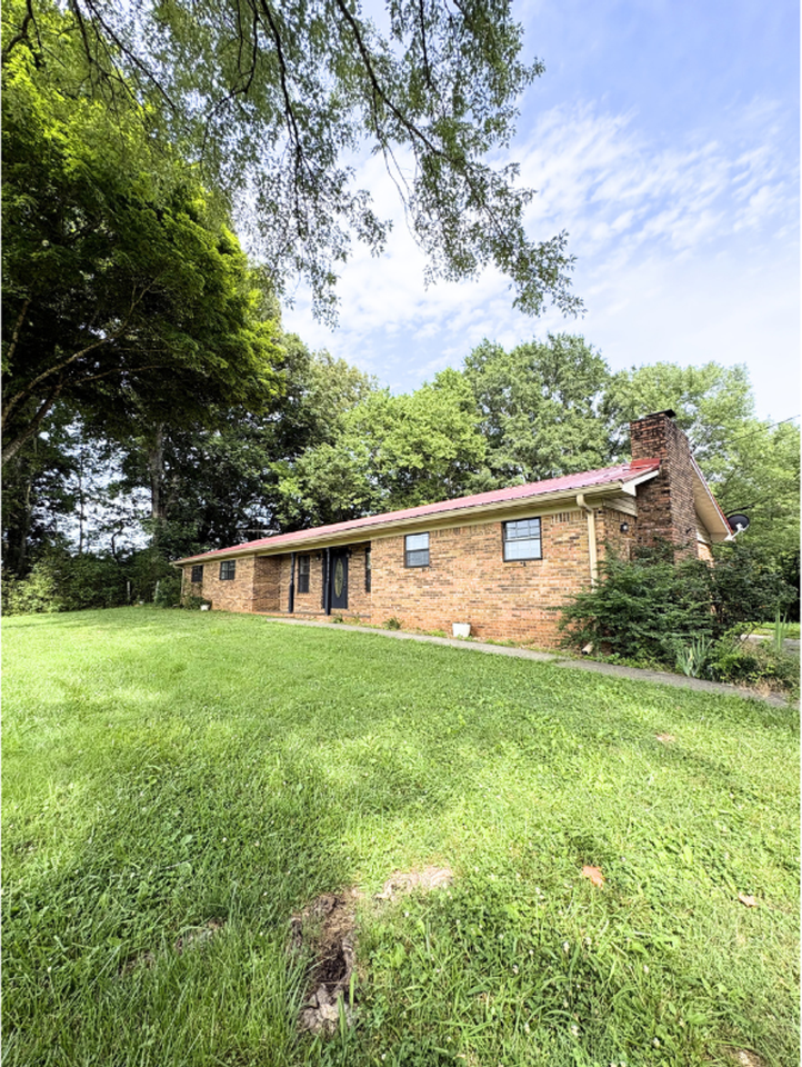 4750 Michigan Avenue Rd Ne - Photo 2 of 25