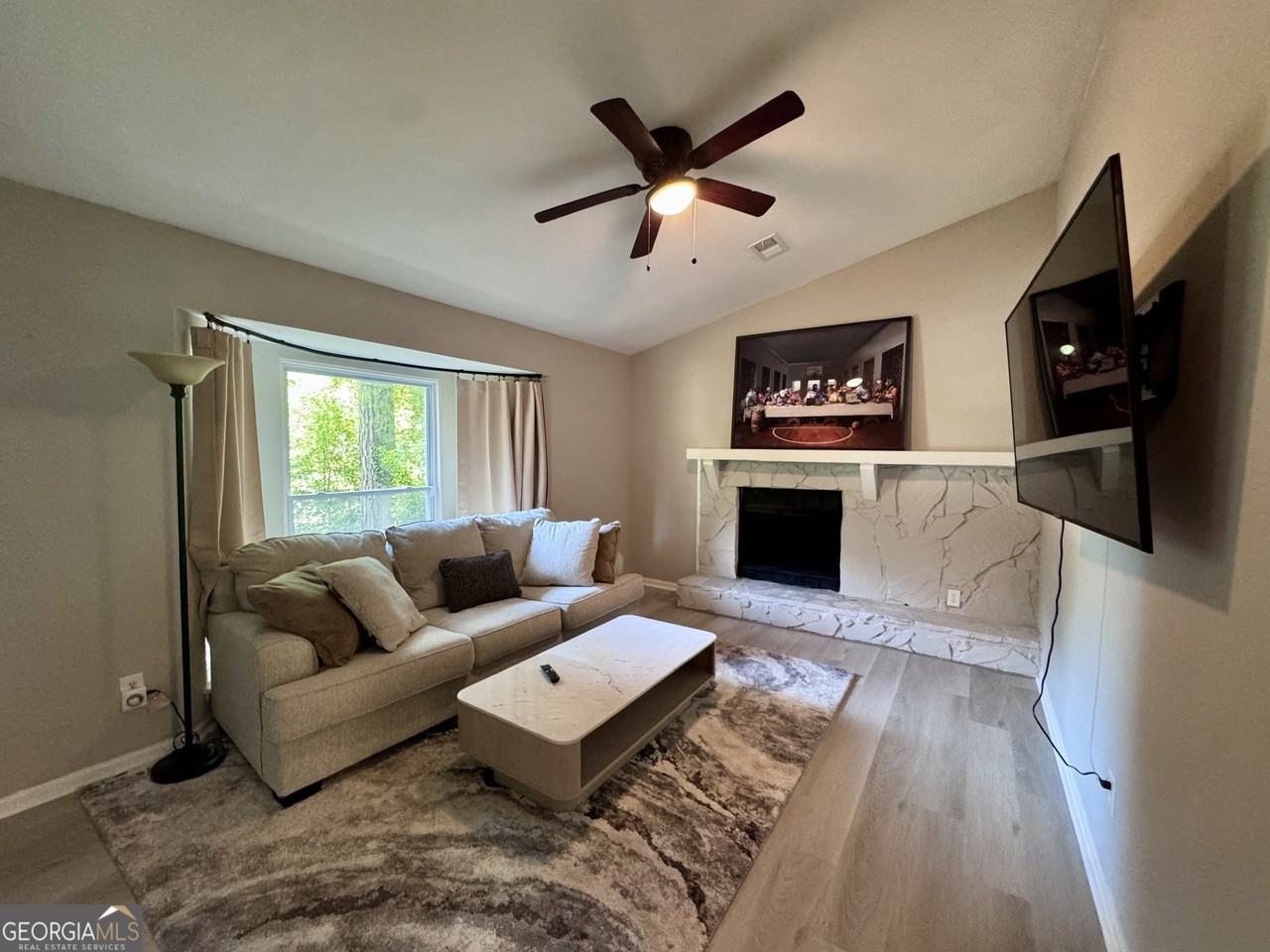 3814 Whaley Ct - Photo 2 of 13