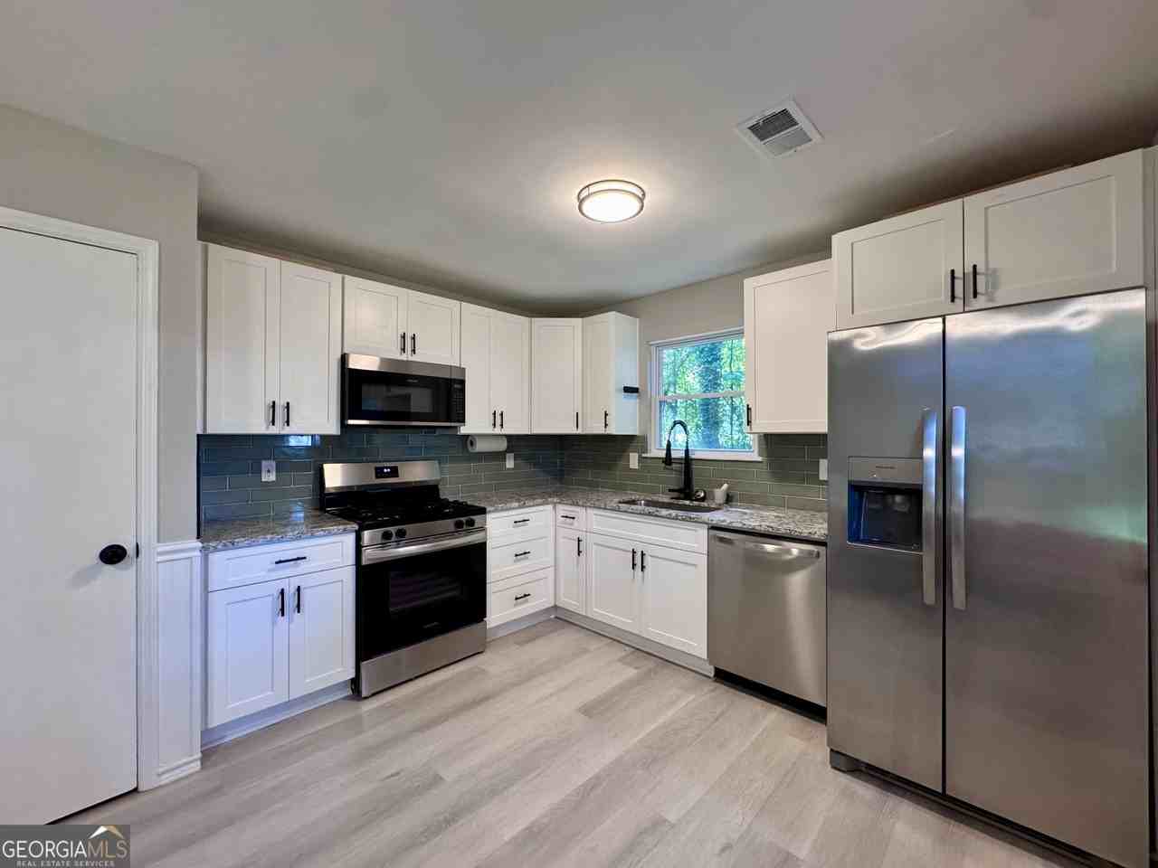 3814 Whaley Ct - Photo 4 of 13