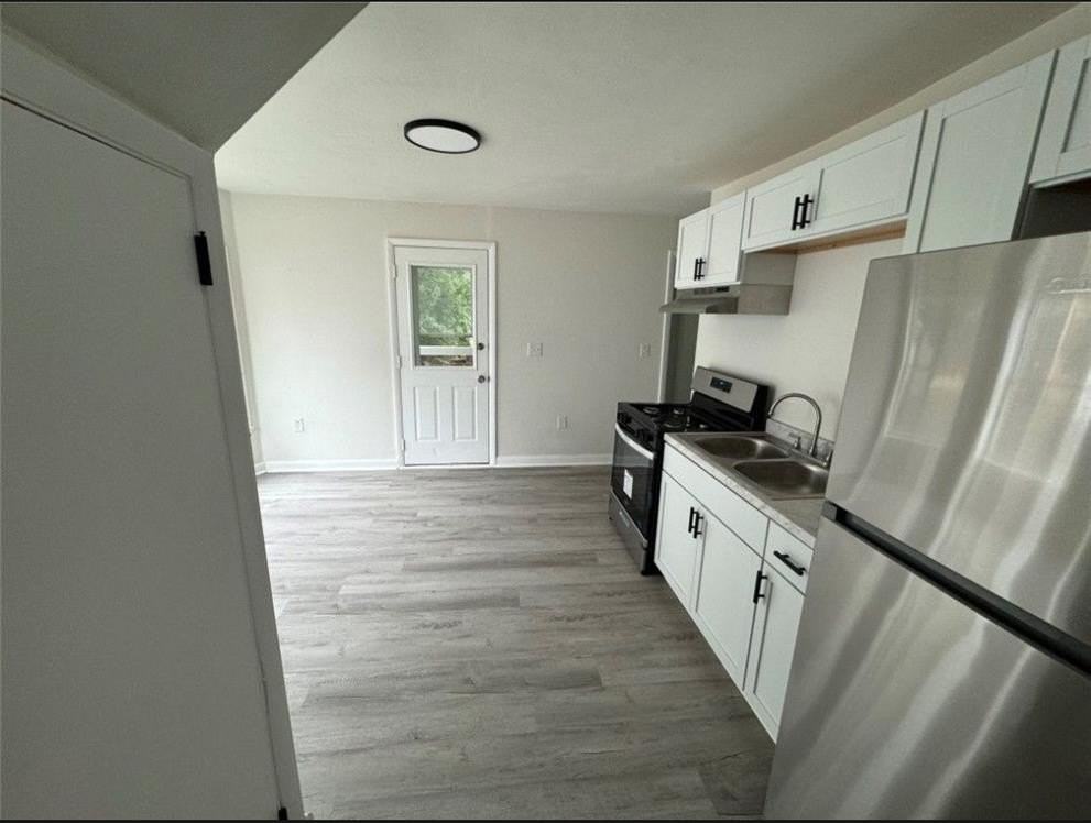 702 Broad St #1 - Photo 4 of 13