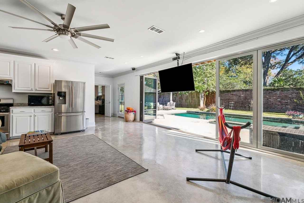 6363 Sevenoaks Ave - Photo 7 of 50