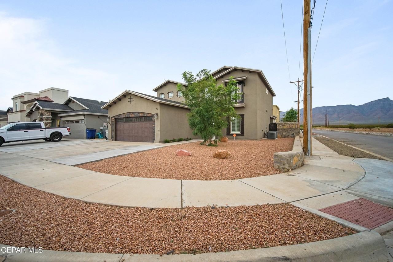 11393 Bullseye St - Photo 3 of 36