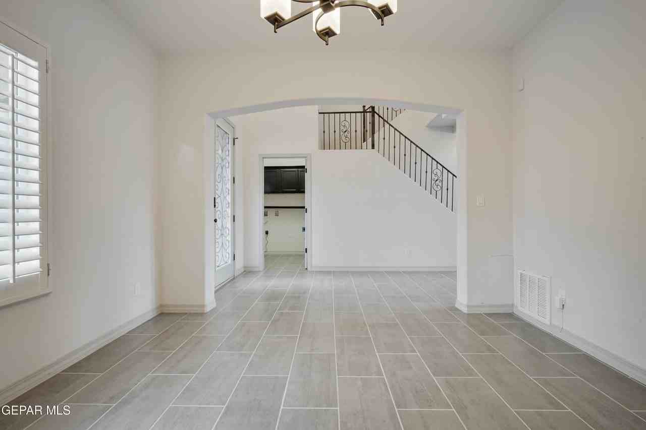 11393 Bullseye St - Photo 5 of 36