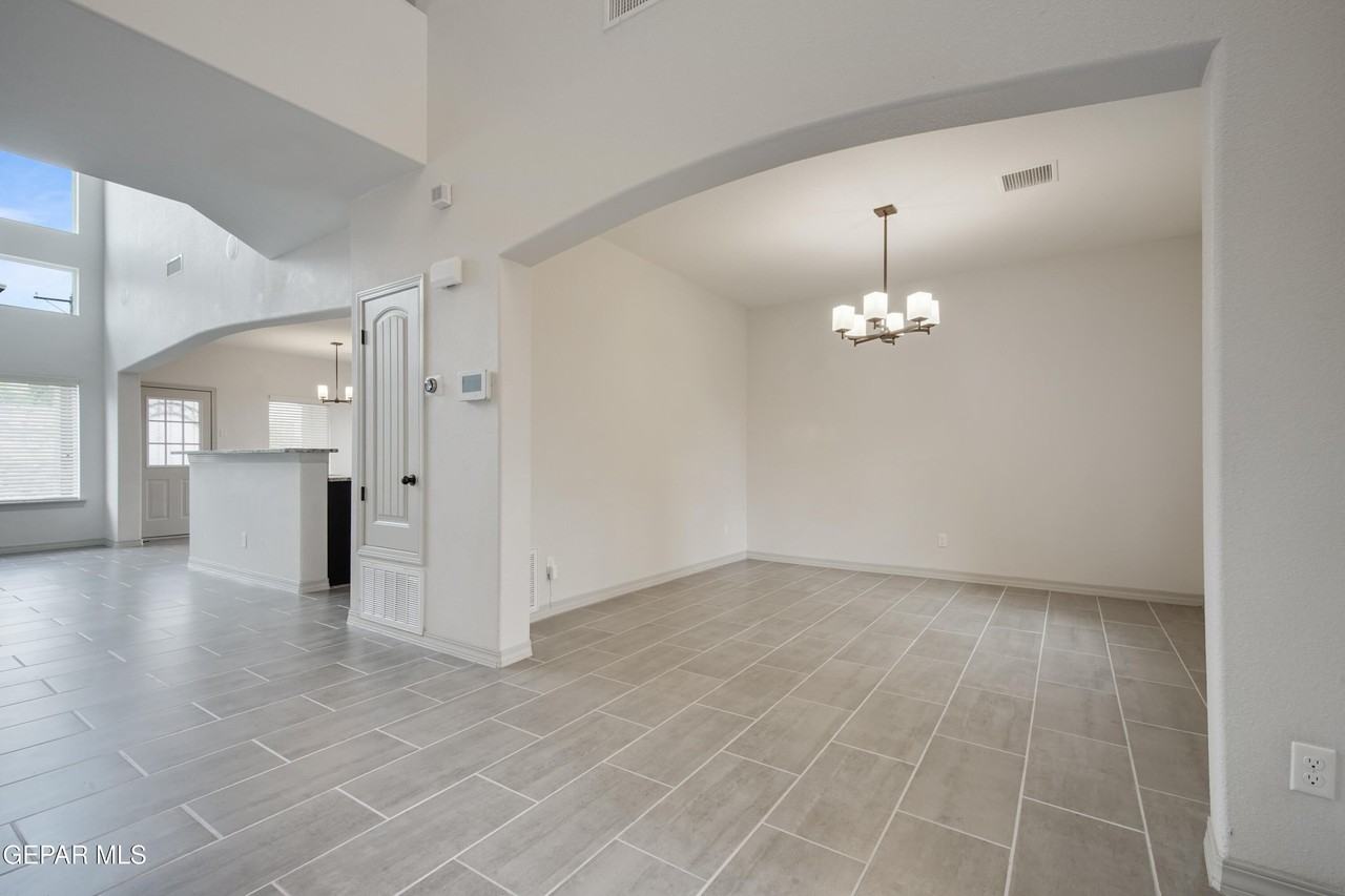 11393 Bullseye St - Photo 7 of 36