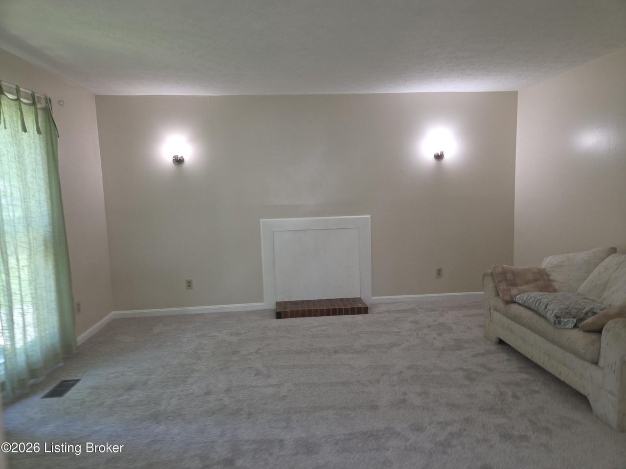4204 Holly Tree Dr - Photo 3 of 40