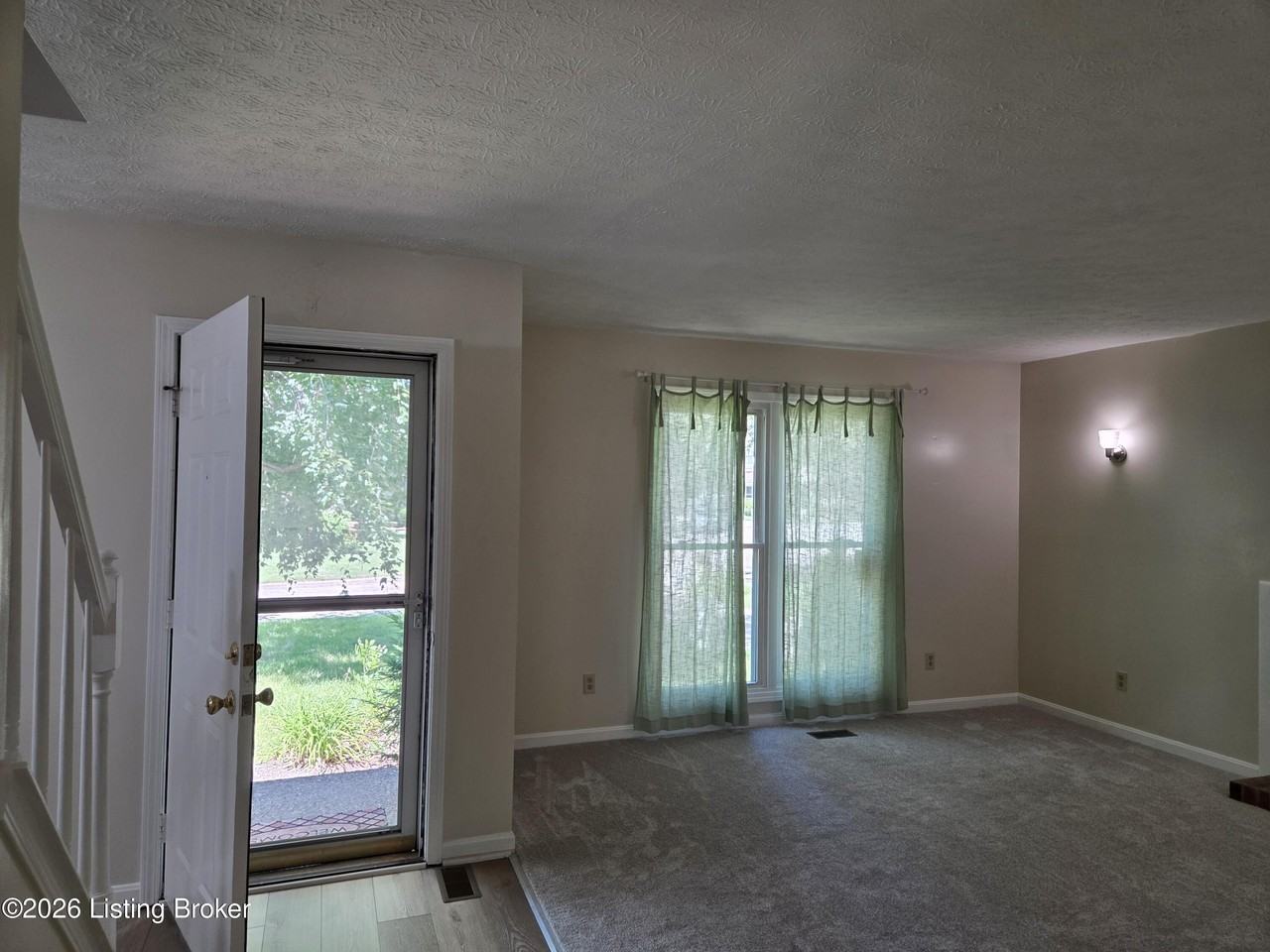 4204 Holly Tree Dr - Photo 4 of 40