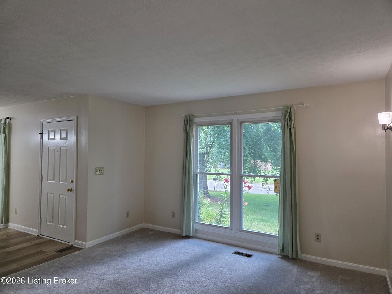 4204 Holly Tree Dr - Photo 5 of 40
