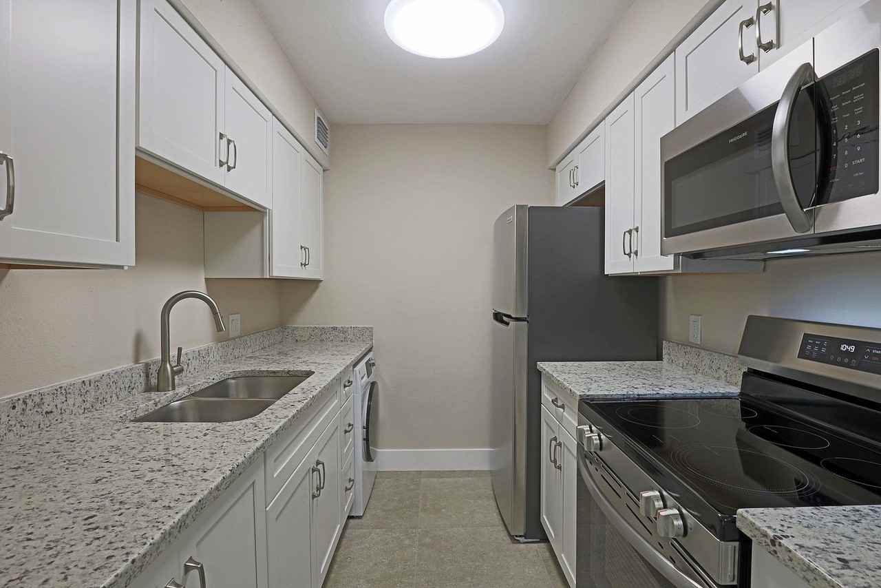 5303 Summerlin Rd #301 - Photo 3 of 22