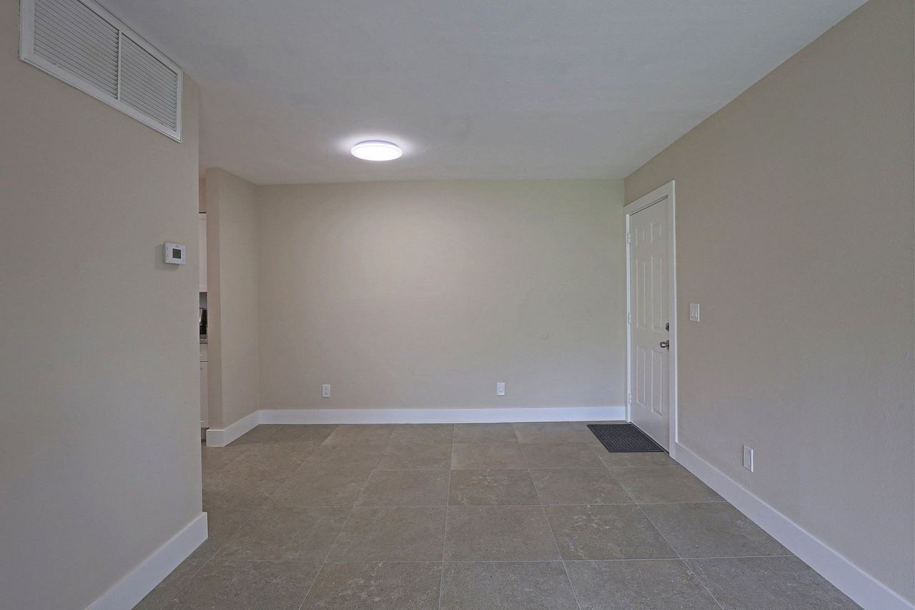 5303 Summerlin Rd #301 - Photo 6 of 22