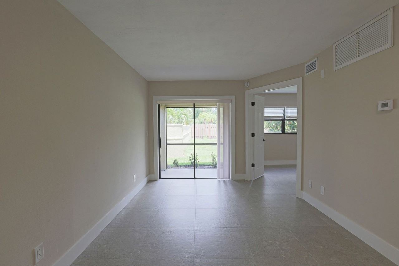5303 Summerlin Rd #301 - Photo 7 of 22