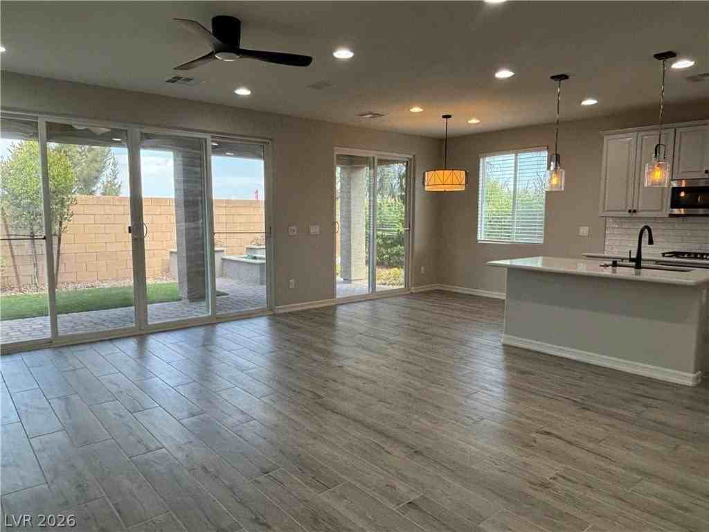 5636 Justin Robert St - Photo 5 of 41
