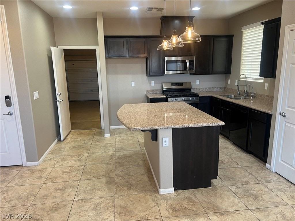 779 Proud Waters Ct - Photo 4 of 40